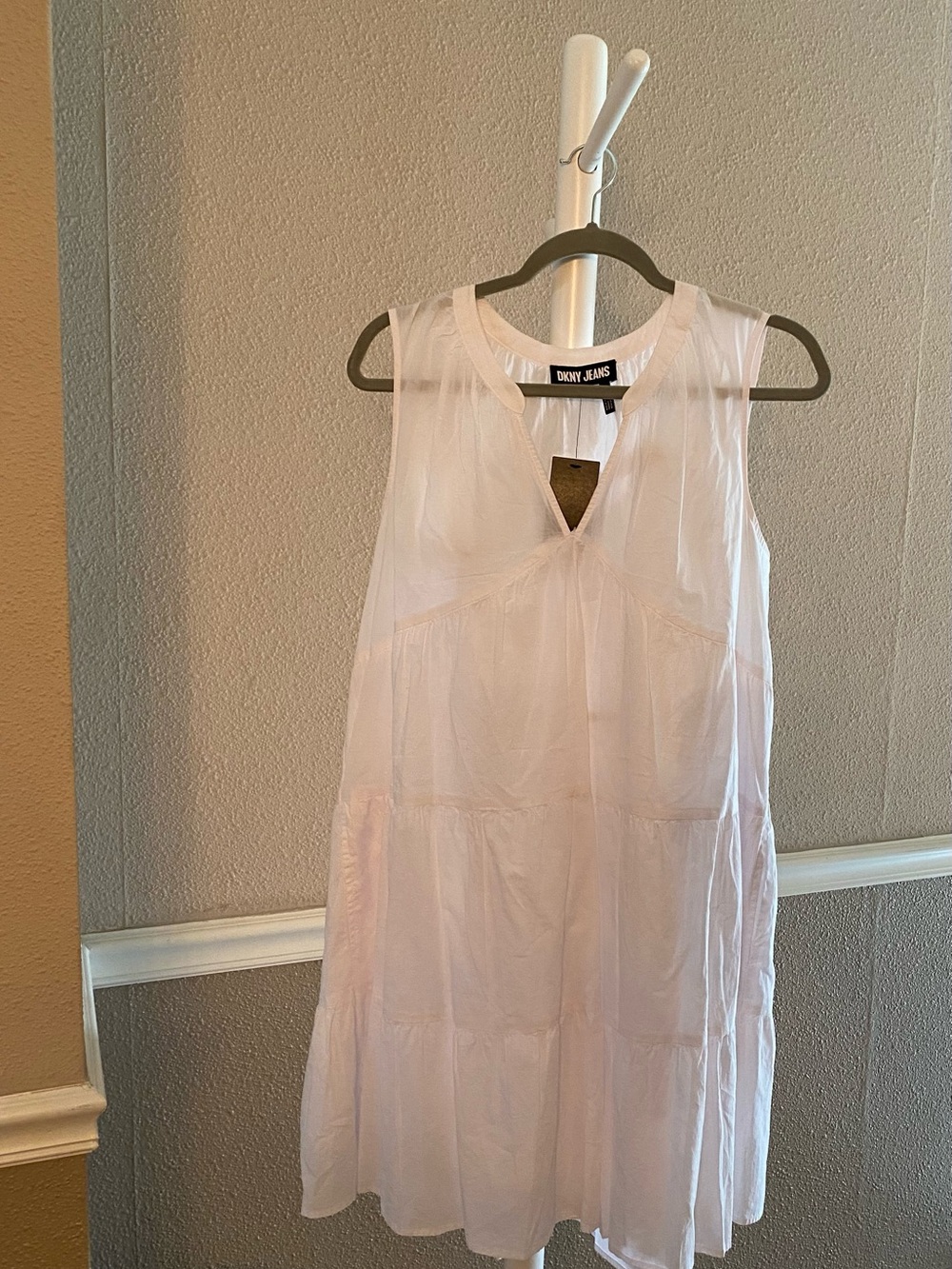 DKNY White Sleeveless Tiered V-Neck Dress